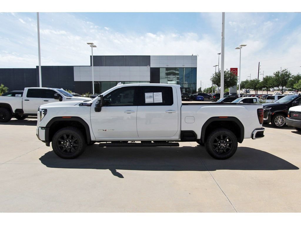 Used 2025 GMC Sierra 2500 AT4 image 3