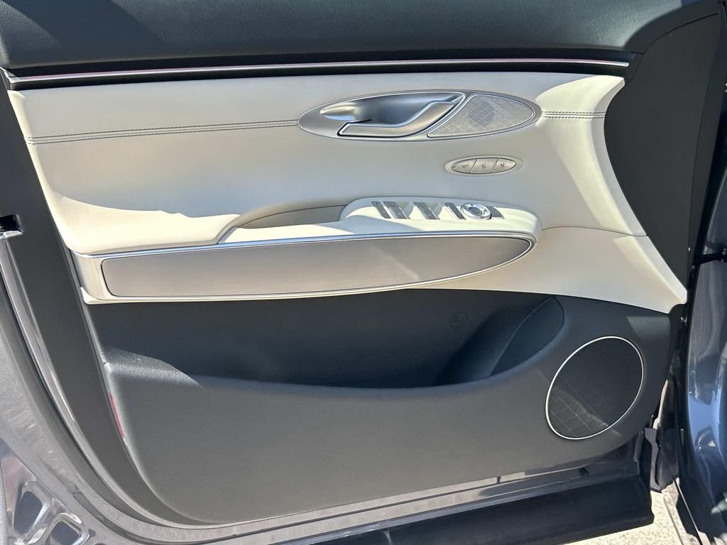 New 2026 Genesis GV70 2.5T Select AWD/4WD image 17