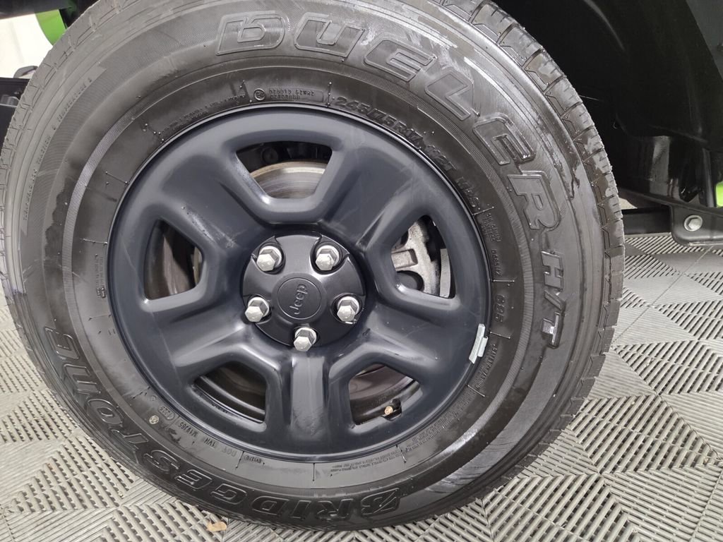 Certified 2025 Jeep Gladiator Sport image 10