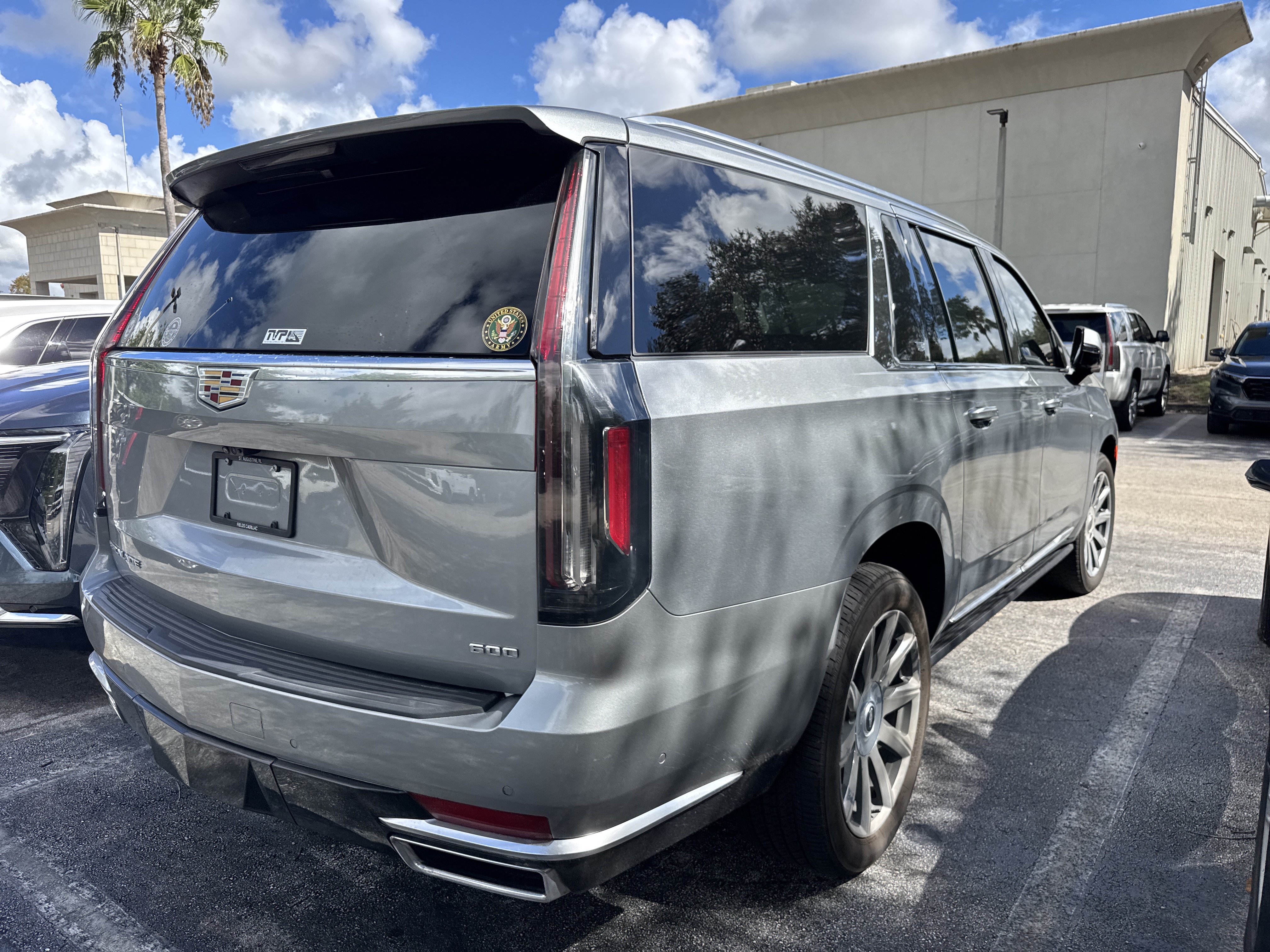 Used 2024 Cadillac Escalade ESV Premium Luxury Platinum AWD/4WD image 3