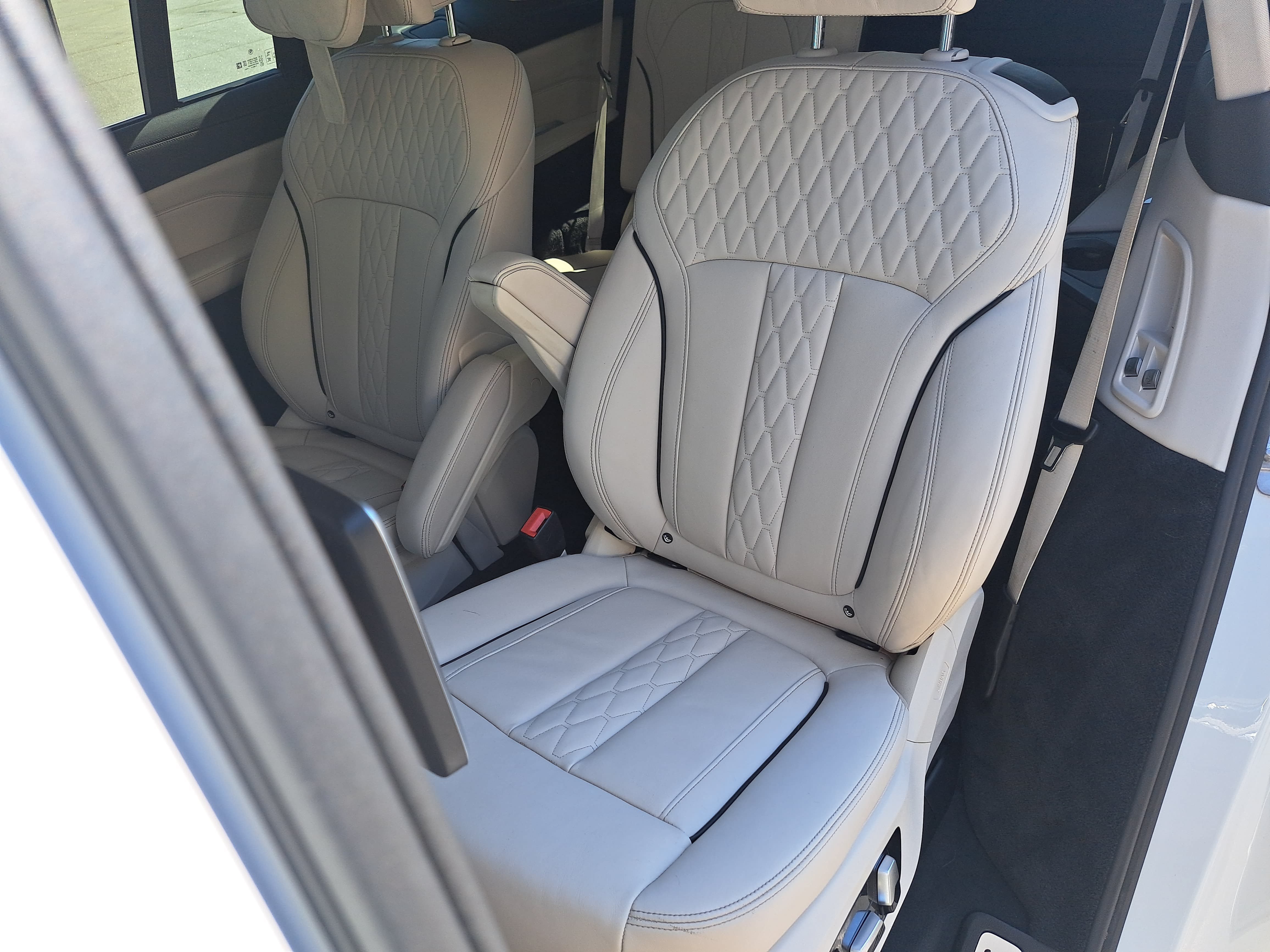 Used 2020 BMW X7 xDrive40i w/ Executive Package AWD/4WD image 16