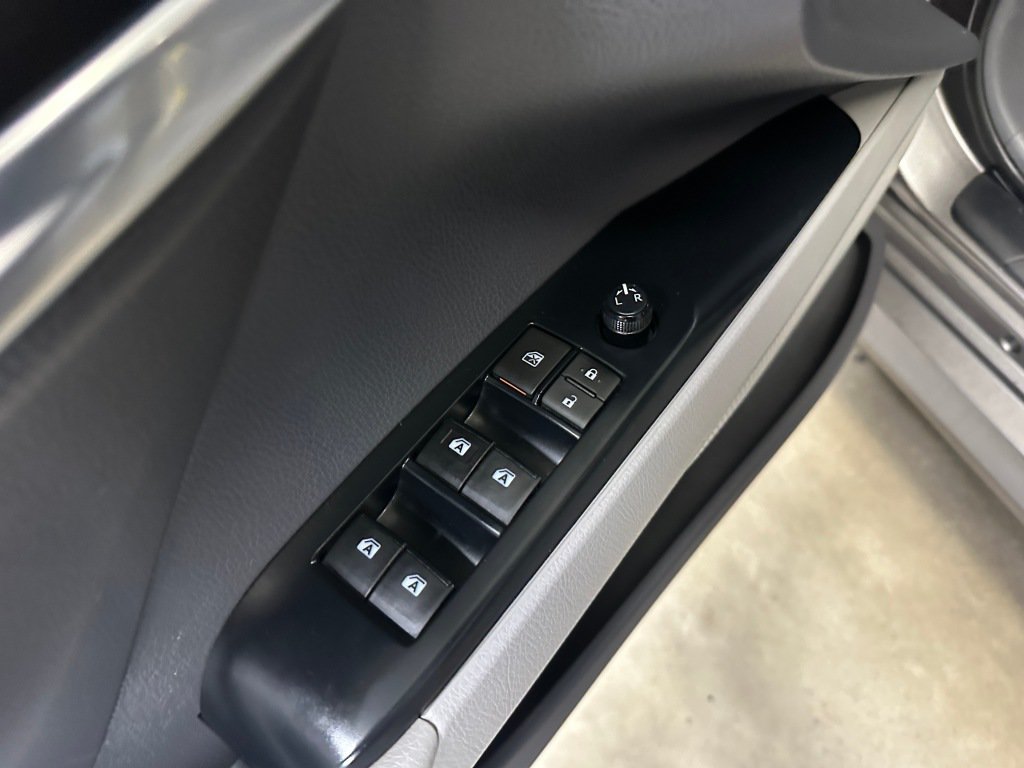 Used 2020 Toyota Camry LE FWD image 8