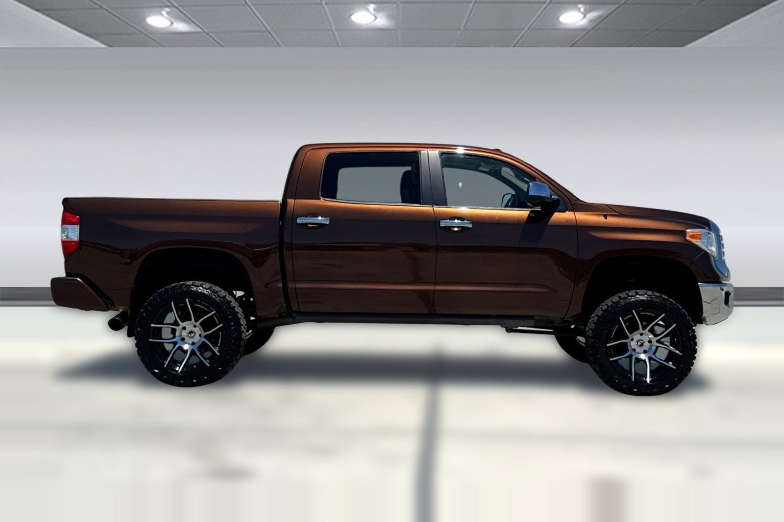 Used 2016 Toyota Tundra Limited w/ Limited Premium Package AWD/4WD image 7