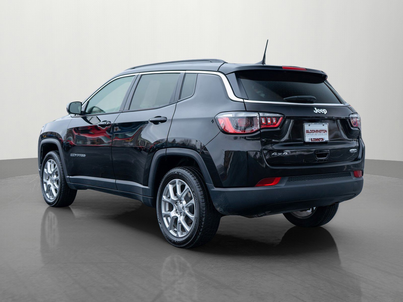 Used 2023 Jeep Compass Latitude image 5