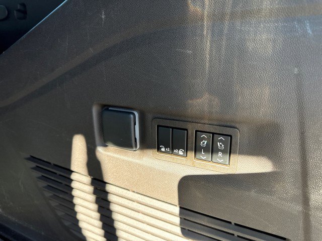 Used 2023 Chevrolet Suburban LT w/ Luxury Package image 50