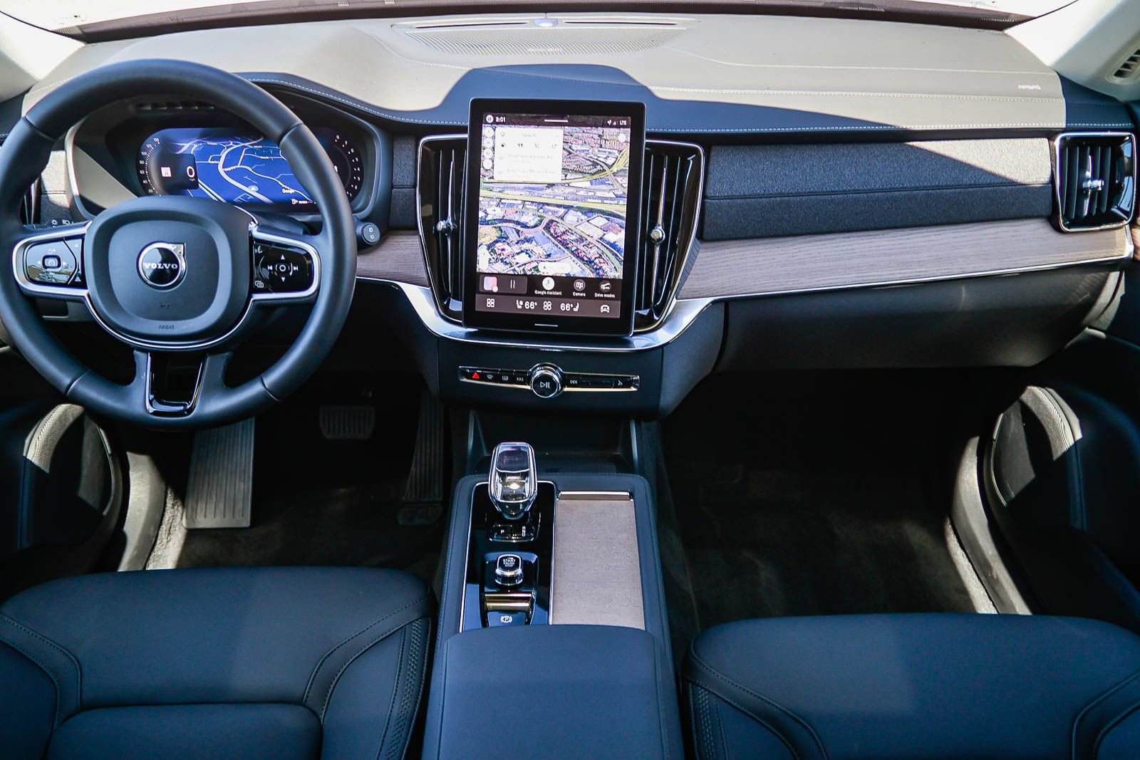Certified 2026 Volvo XC90 B6 Plus w/ Protection Package AWD/4WD image 14