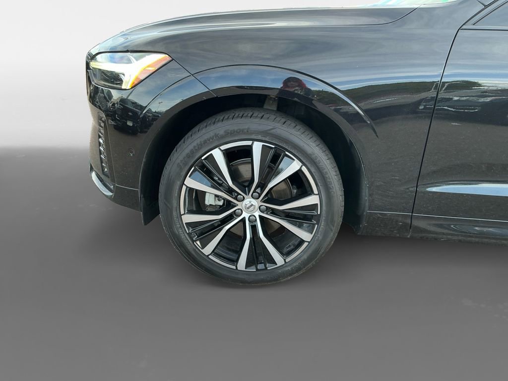 Used 2024 Volvo XC60 B5 Plus image 14