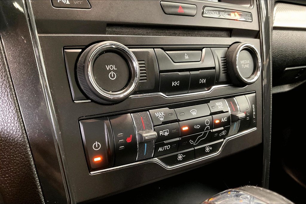Used 2018 Ford Explorer XLT w/ Equipment Group 202A AWD/4WD image 16