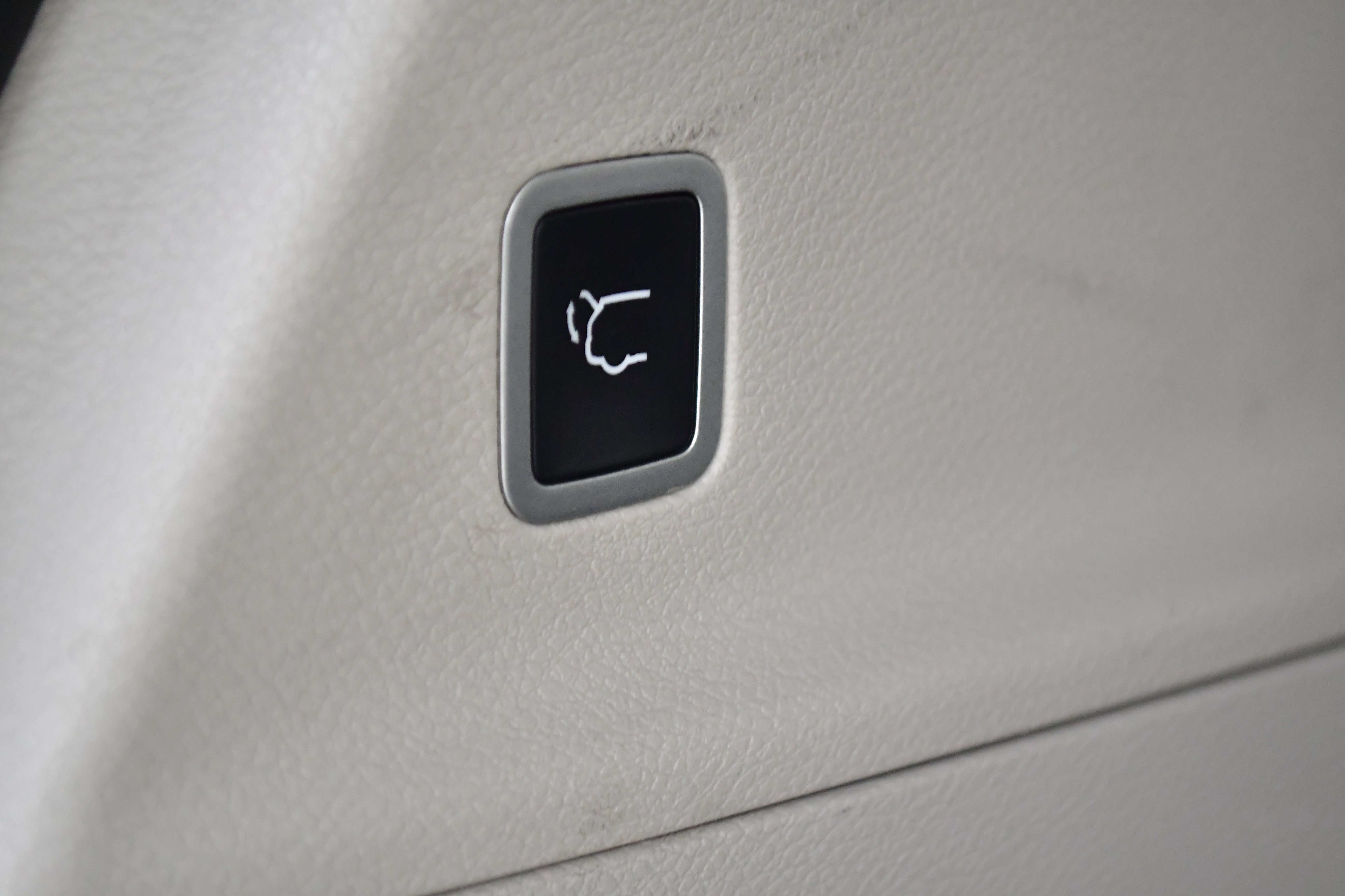 Used 2023 Chrysler Voyager LX FWD image 9