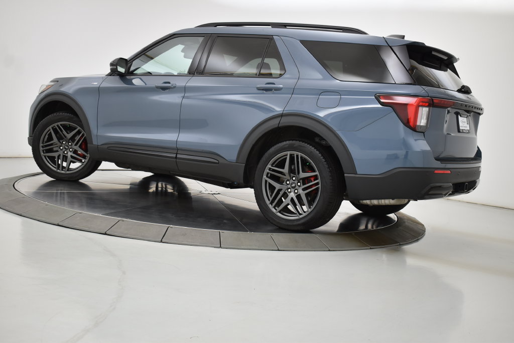 Used 2025 Ford Explorer ST-Line w/ Premium Package AWD/4WD image 6