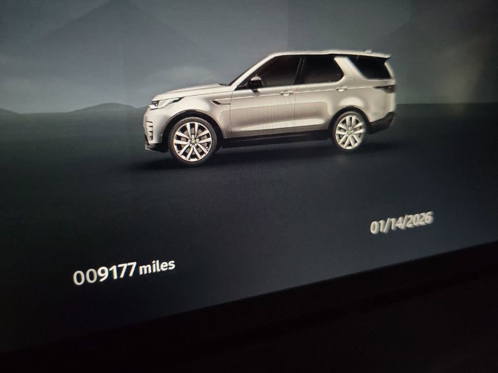 Certified 2024 Land Rover Discovery Dynamic SE image 18