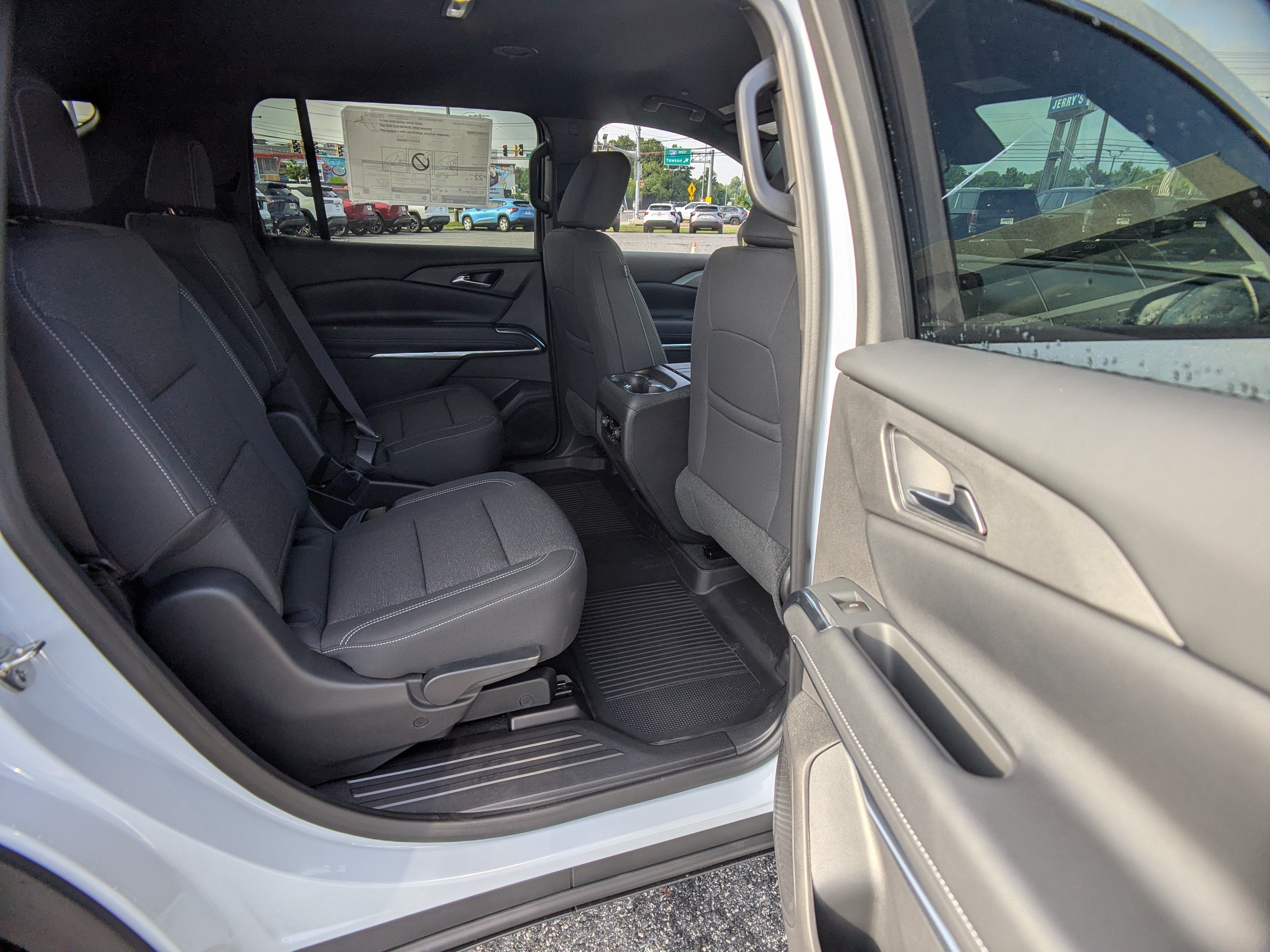 New 2026 Chevrolet Traverse LT w/ LPO, Floor Liner Package FWD image 11