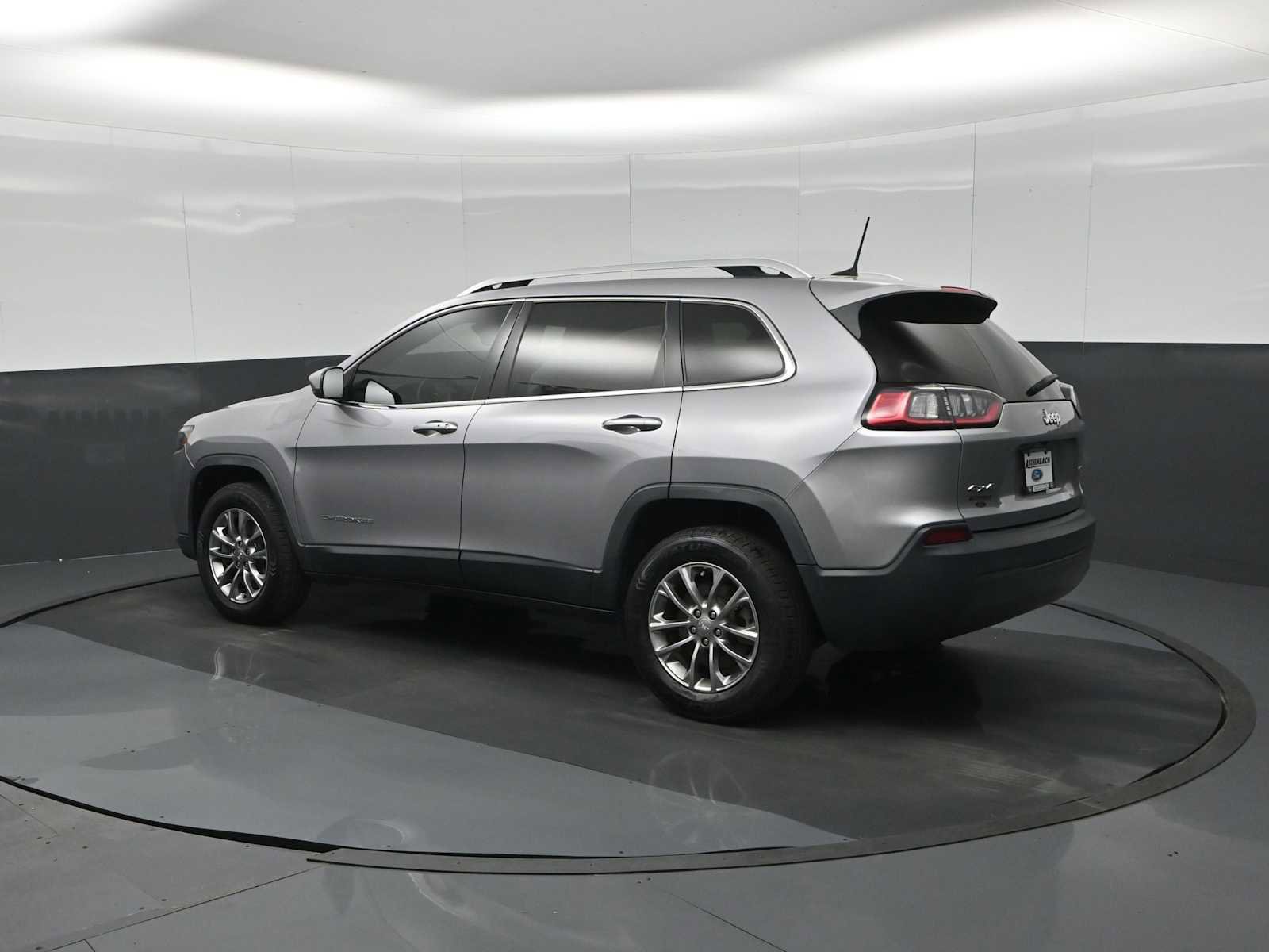 Used 2019 Jeep Cherokee Latitude Plus w/ Comfort/Convenience Group image 6