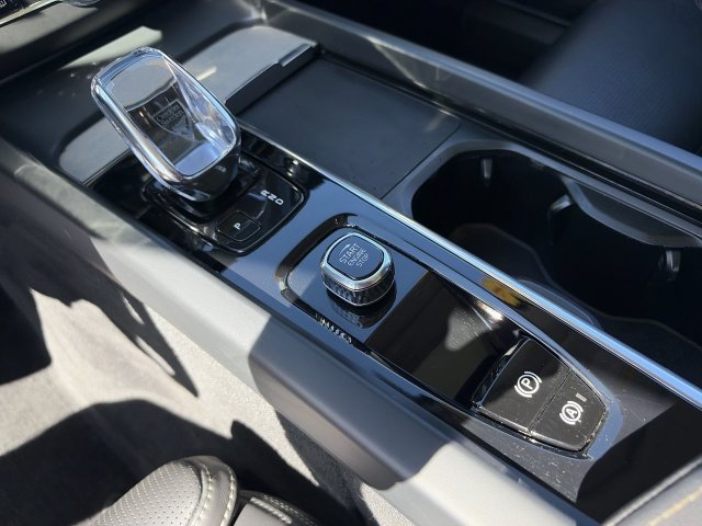 Used 2022 Volvo XC60 B6 Inscription w/ Protection Package Premier AWD/4WD image 29