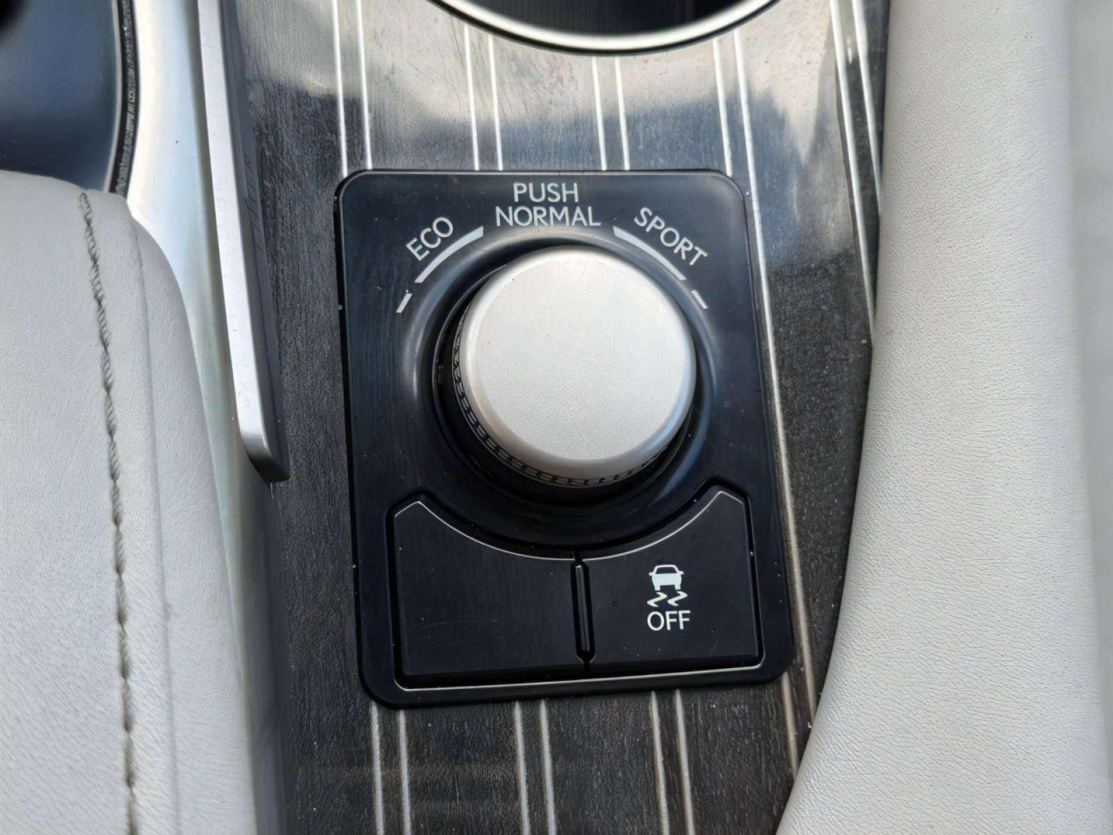 Used 2018 Lexus RX 350L Luxury w/ Accessory Package image 18