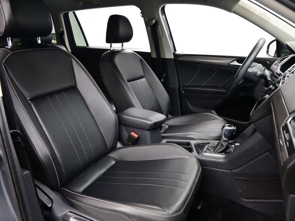 Used 2022 Volkswagen Tiguan SE image 9
