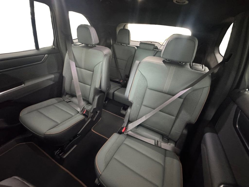 Used 2024 GMC Acadia AT4 AWD/4WD image 14
