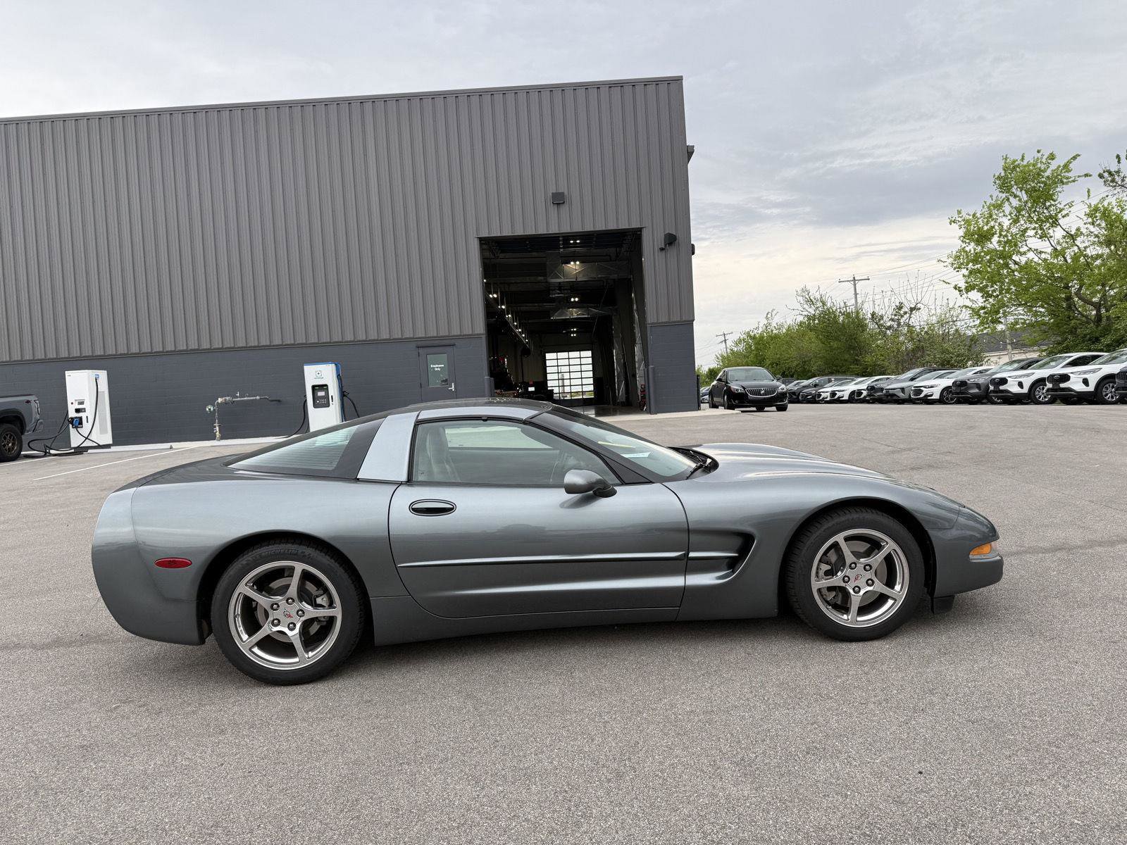 Used 2004 Chevrolet Corvette Coupe w/ Preferred Equipment Group RWD image 2