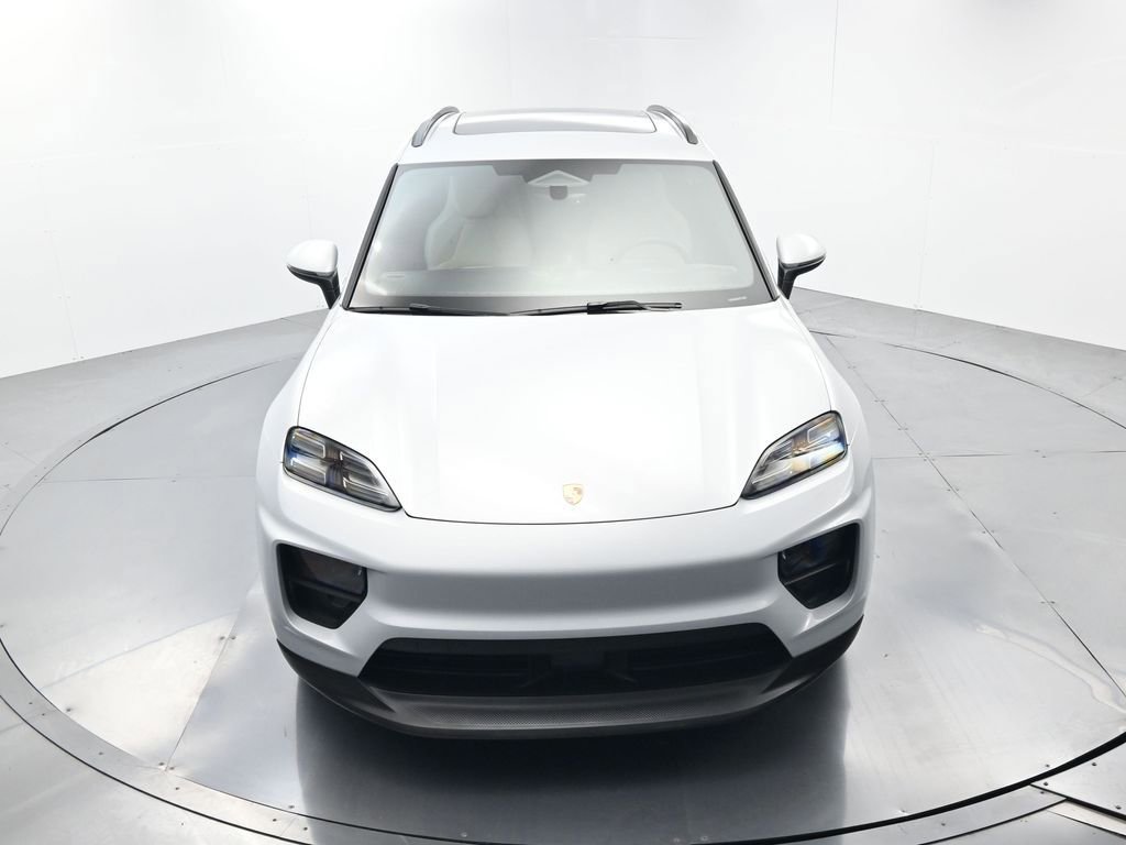 Certified 2025 Porsche Macan Electric image 44