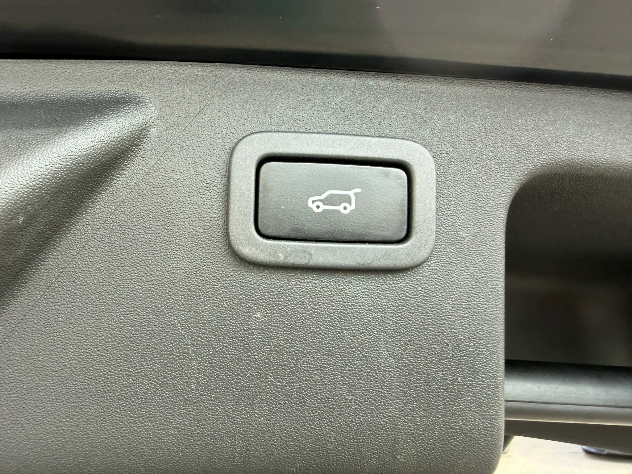 Used 2016 Land Rover Discovery Sport HSE Luxury image 20