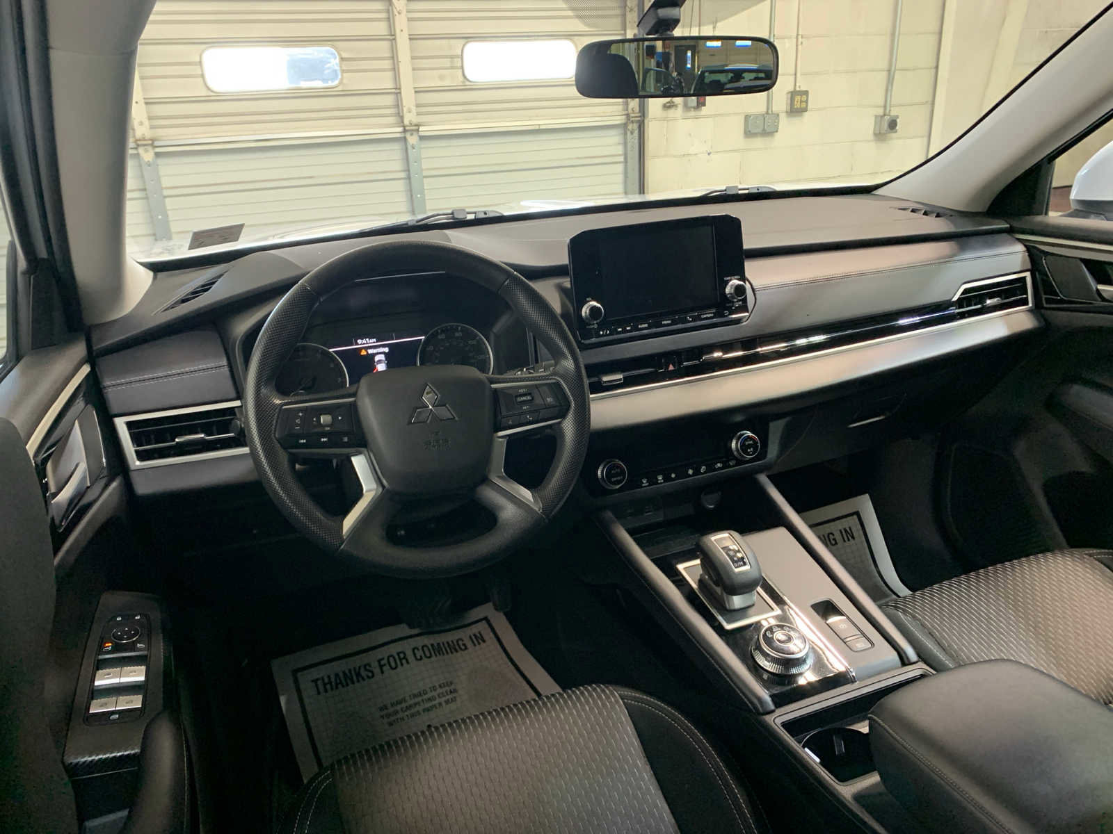 Used 2024 Mitsubishi Outlander ES image 4