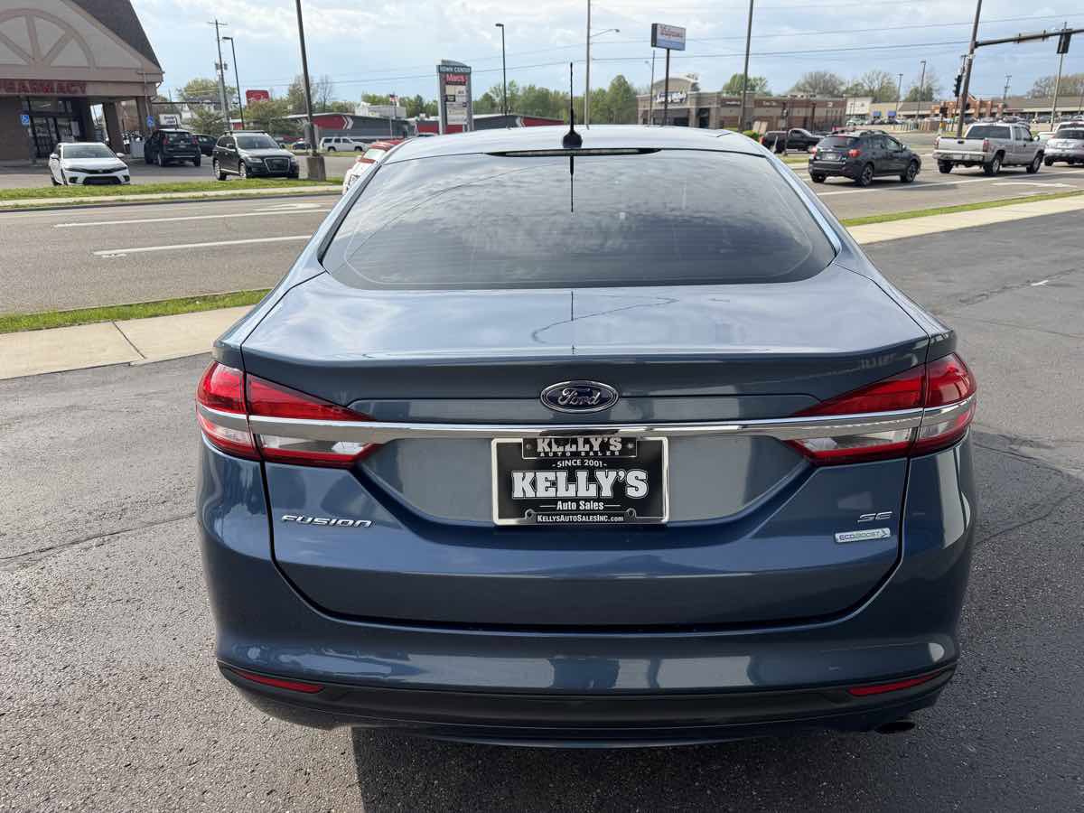 Used 2018 Ford Fusion SE FWD image 4