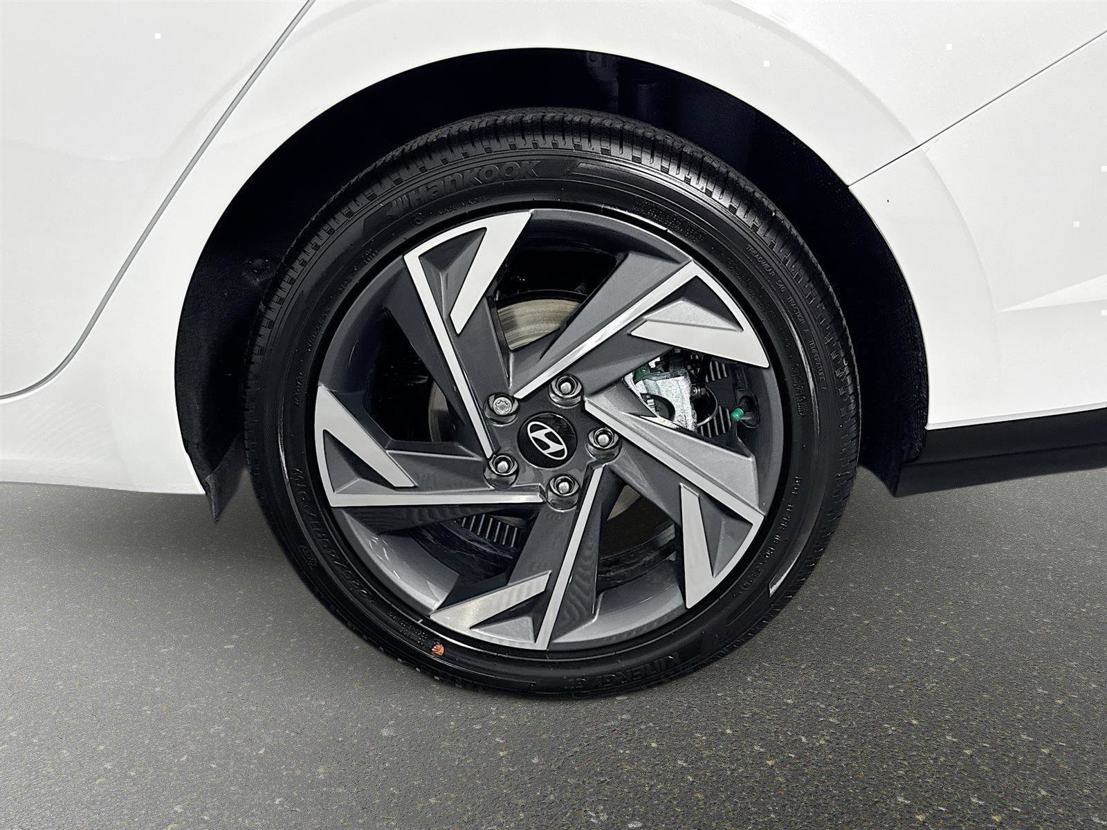 New 2025 Hyundai Elantra SEL w/ Cargo Package FWD image 29