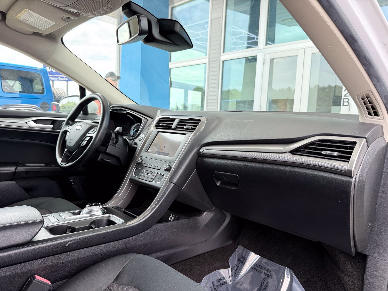 Used 2020 Ford Fusion SE FWD image 19