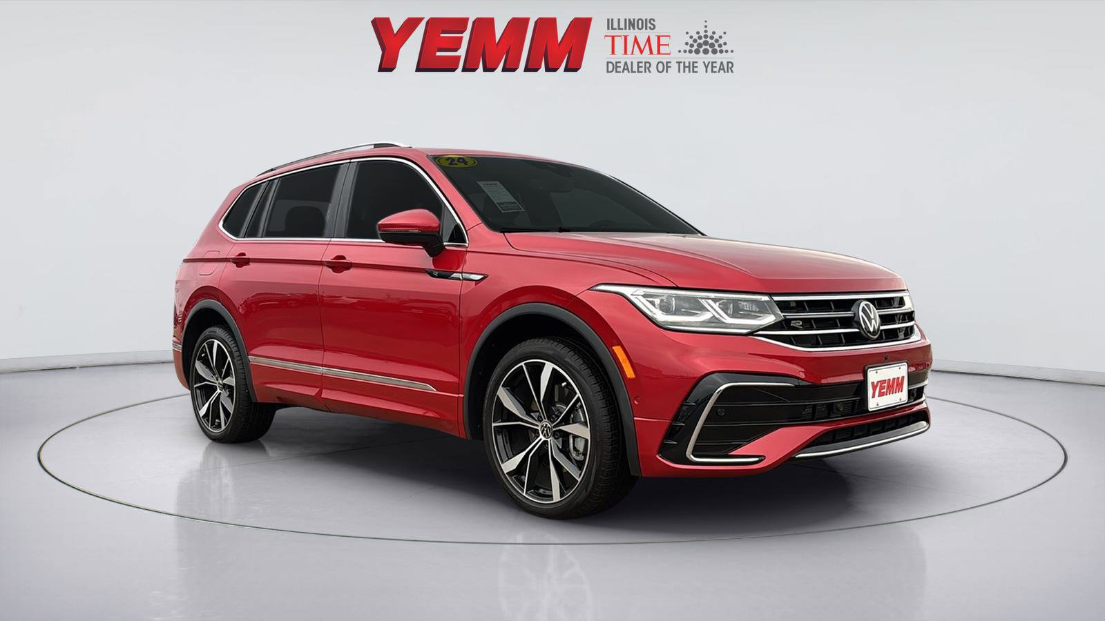 Used 2024 Volkswagen Tiguan SEL R-Line image 2