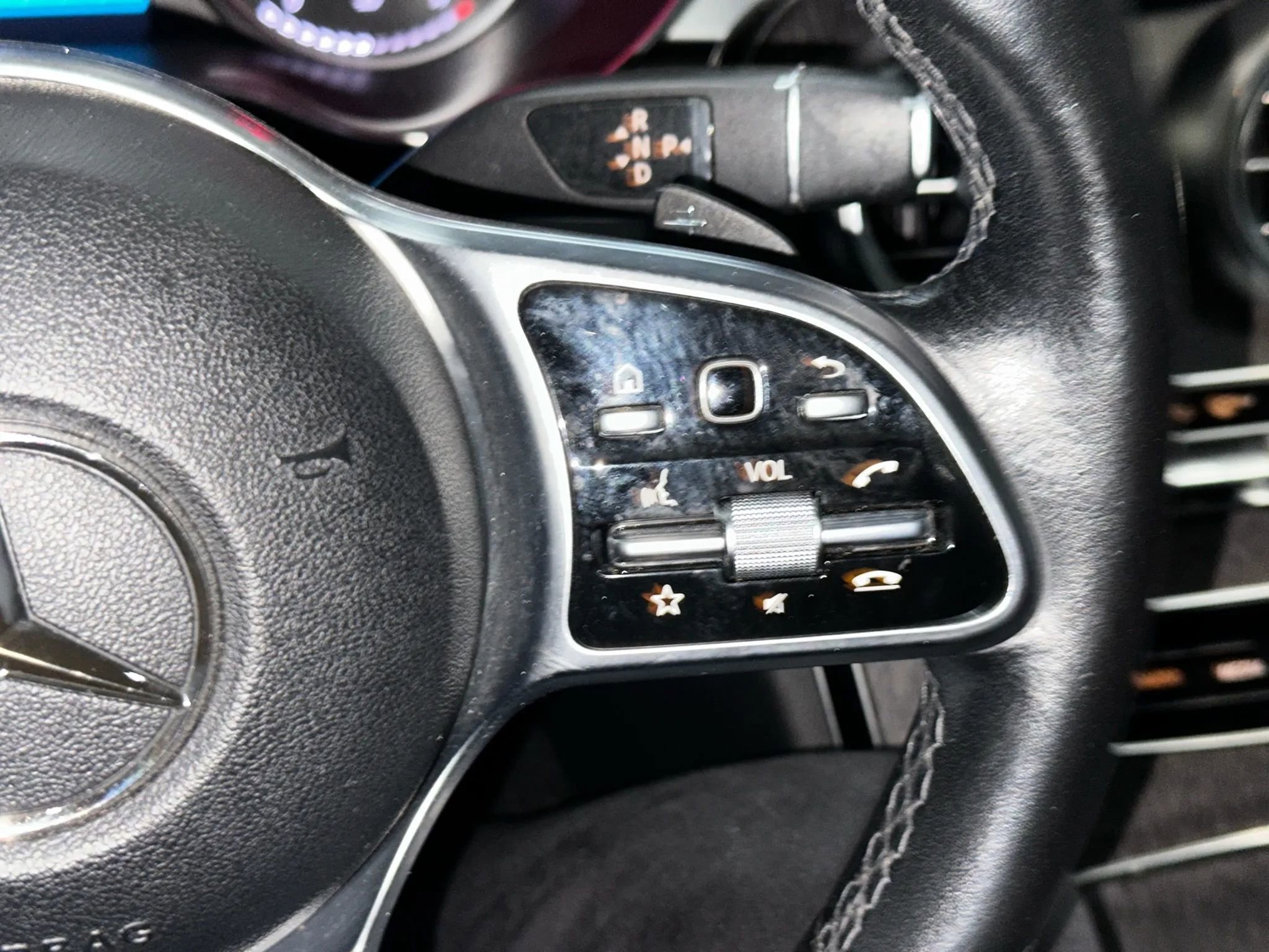 Used 2019 Mercedes-Benz C 300 Sedan w/ Parking Assistance Package image 32