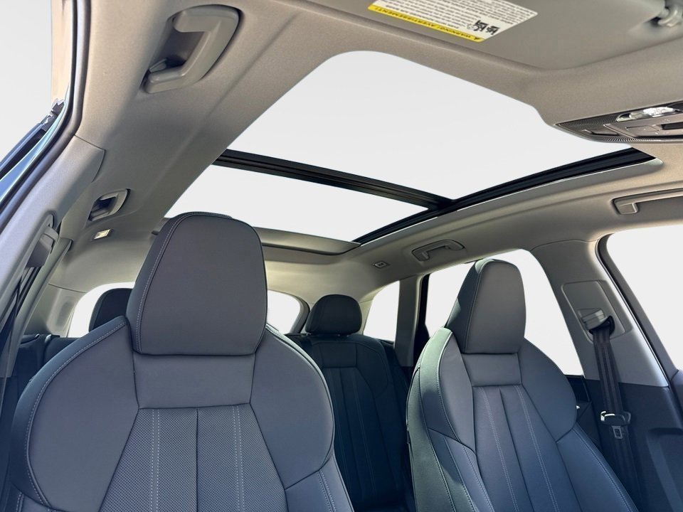 Certified 2025 Audi Q5 2.0T Premium Plus w/ Premium Plus image 11