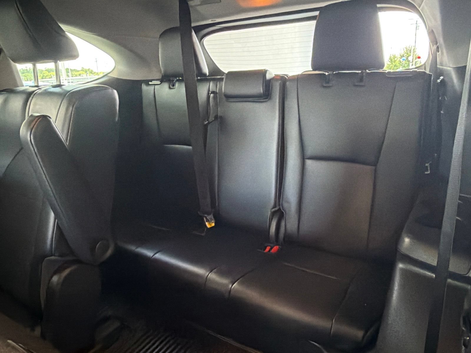 Used 2022 Toyota Highlander XLE AWD/4WD image 13