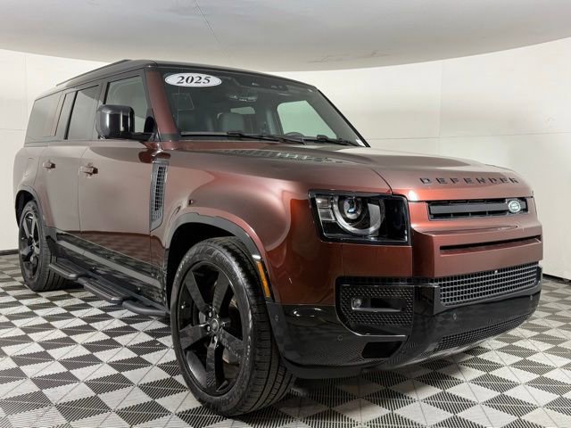 Used 2025 Land Rover Defender 130 X-Dynamic SE AWD/4WD image 10