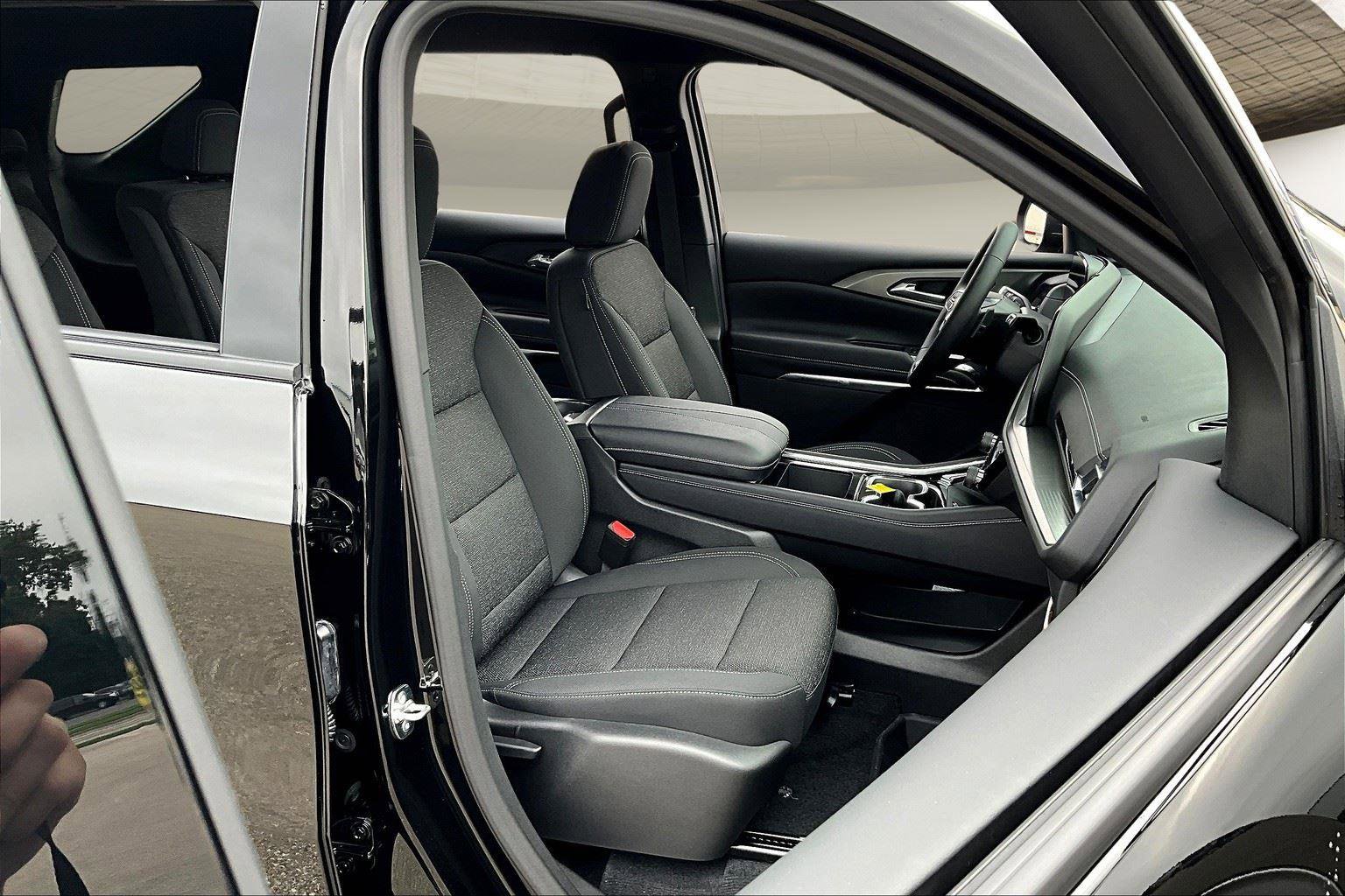 New 2026 Chevrolet Traverse LT w/ Driver Confidence Package image 11