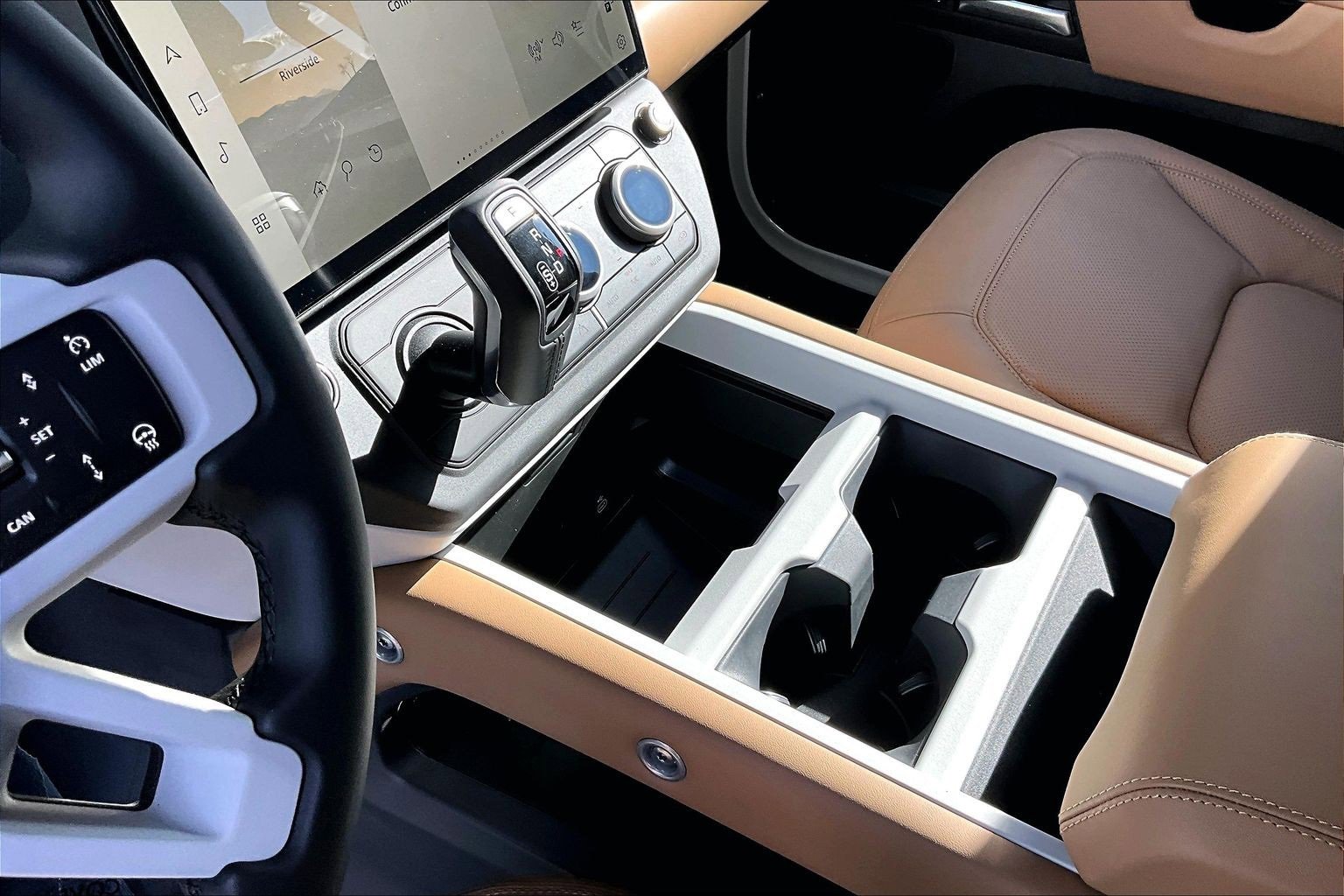 New 2026 Land Rover Defender 110 X-Dynamic SE image 8