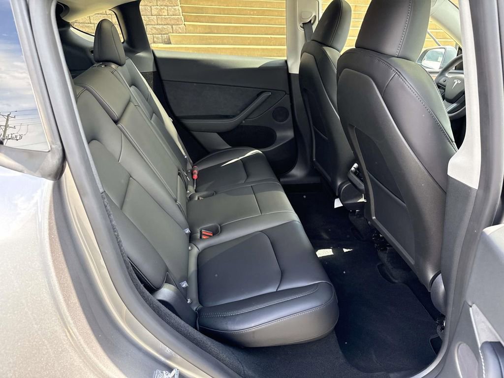 Used 2025 Tesla Model Y Performance AWD/4WD image 11