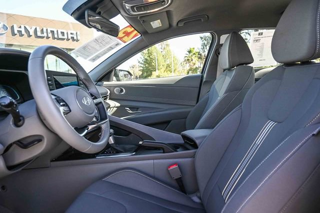Certified 2025 Hyundai Elantra Sport image 14