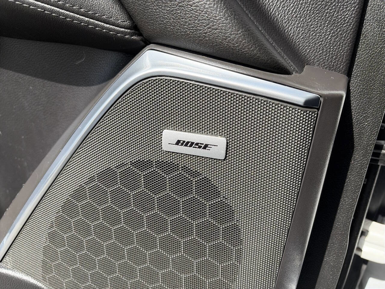 Used 2018 Cadillac Escalade Luxury AWD/4WD image 41