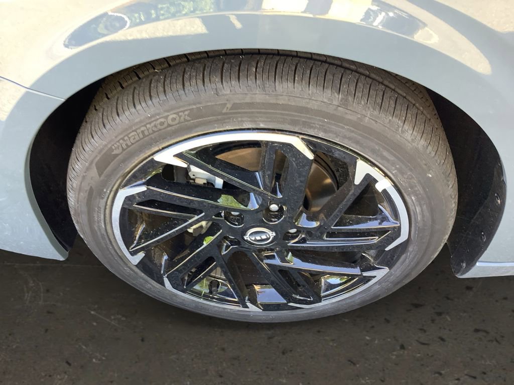 New 2026 Nissan Sentra SR w/ SR Premium Package FWD image 10