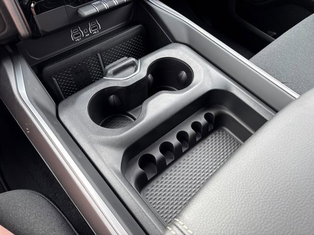 New 2026 RAM 1500 4x4 Crew Cab image 18