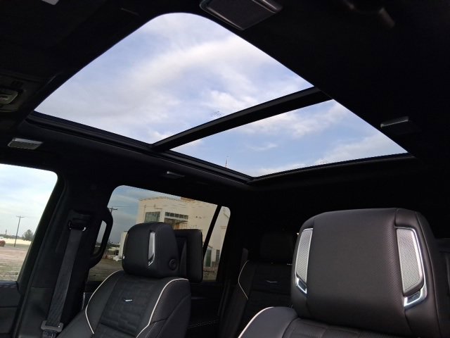 Used 2025 Cadillac Escalade ESV V image 18