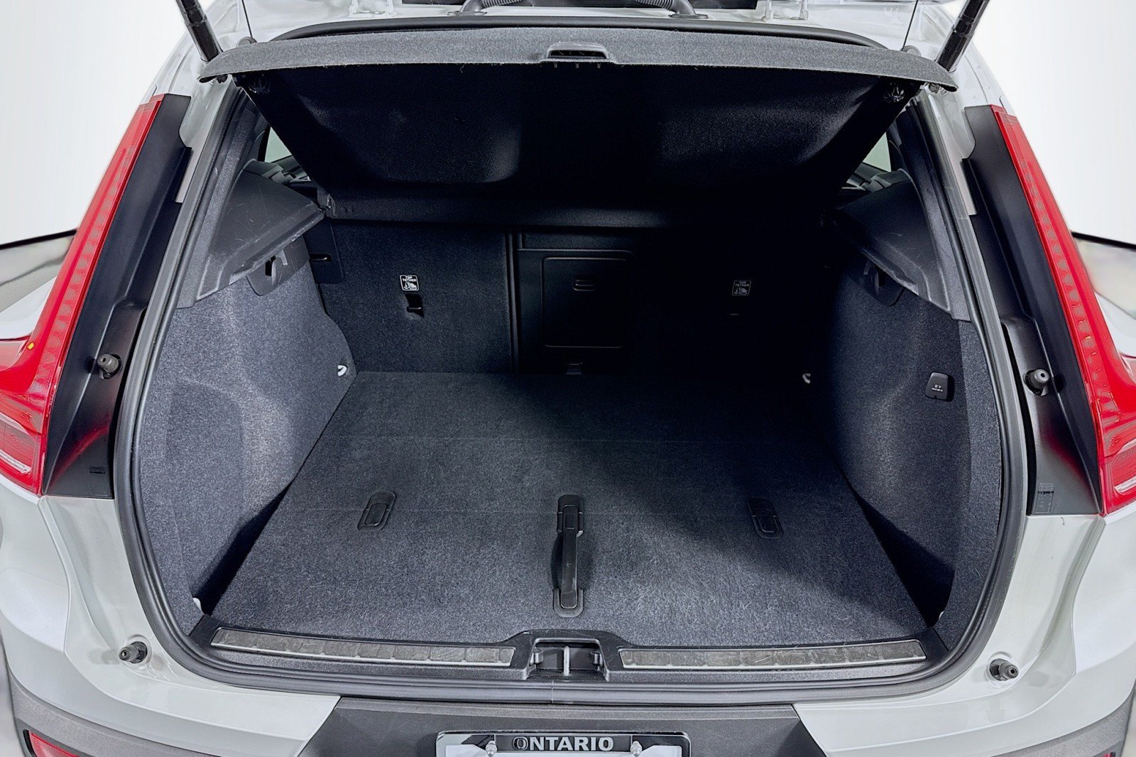 Used 2023 Volvo XC40 B5 Plus AWD/4WD image 23