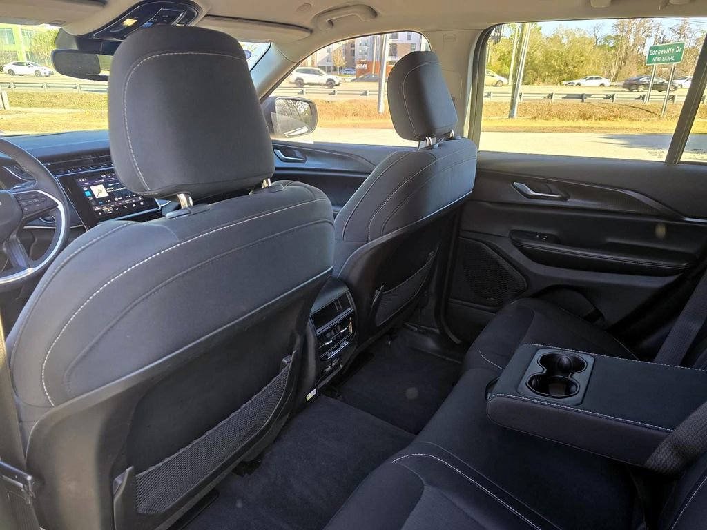 Used 2023 Jeep Grand Cherokee Laredo w/ Luxury Tech Group I image 20