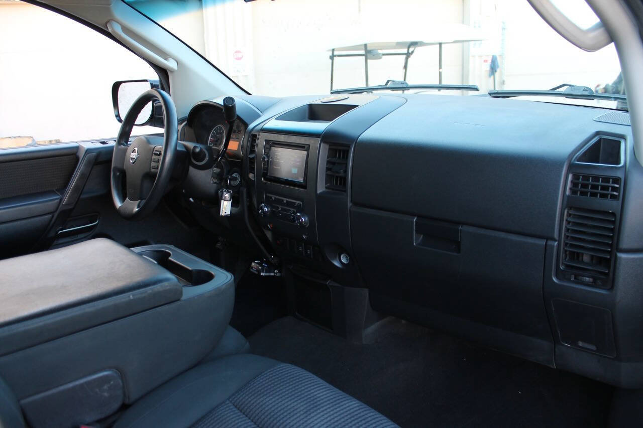 Used 2010 Nissan Titan SE RWD image 28