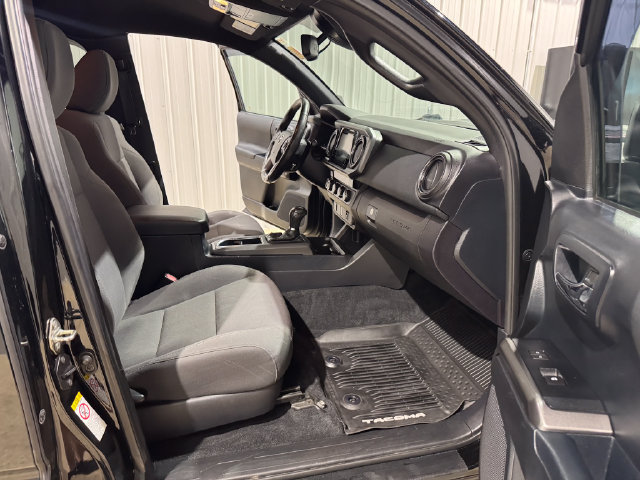 Used 2018 Toyota Tacoma TRD Sport AWD/4WD image 21