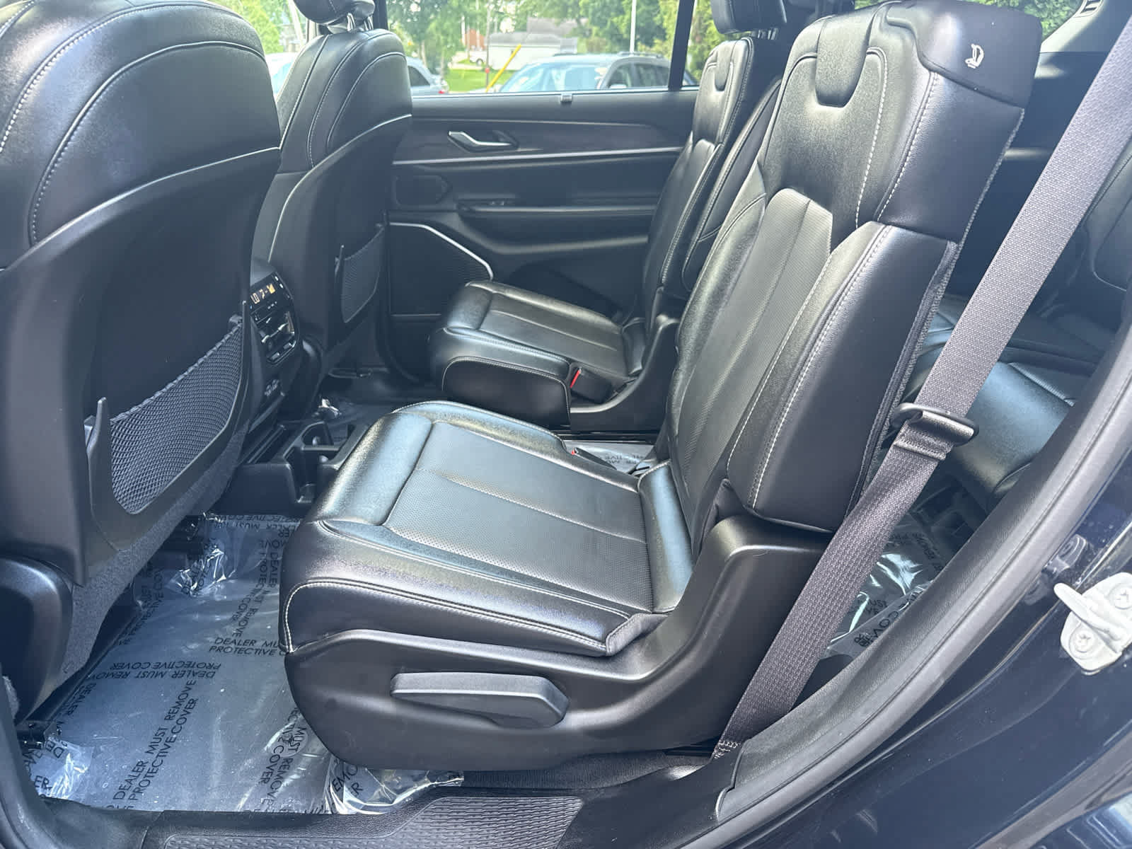 Used 2023 Jeep Grand Cherokee L Limited w/ Luxury Tech Group II AWD/4WD image 13