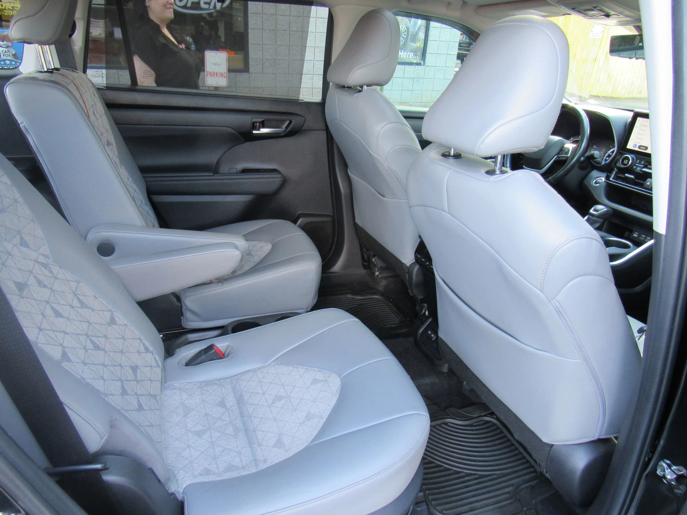 Used 2023 Toyota Highlander Bronze Edition image 23