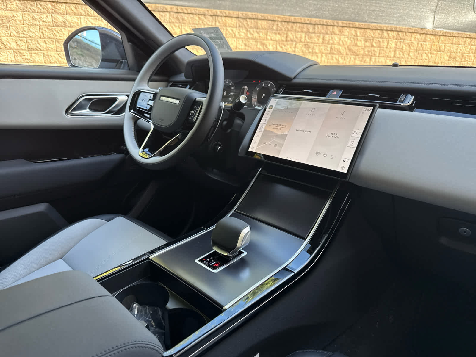 New 2026 Land Rover Range Rover Velar Dynamic SE image 10