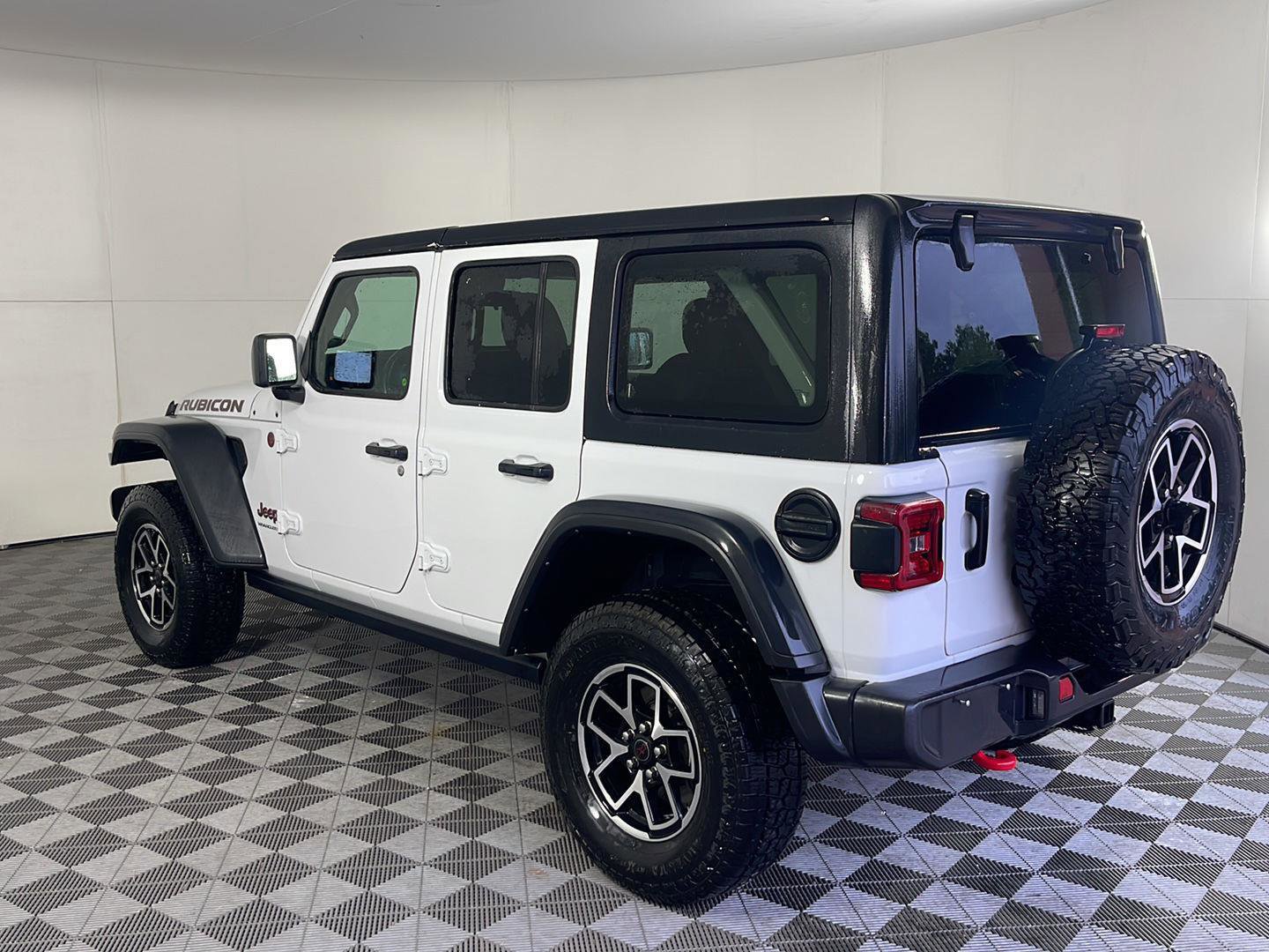 Used 2024 Jeep Wrangler Unlimited Rubicon image 10