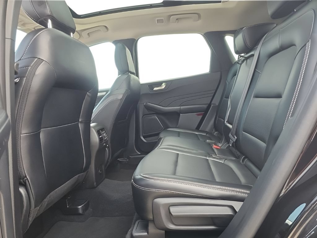 Used 2025 Ford Escape Platinum AWD/4WD image 21